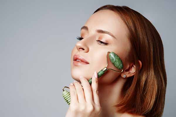 El masajeador facial mejora la tersura de la piel