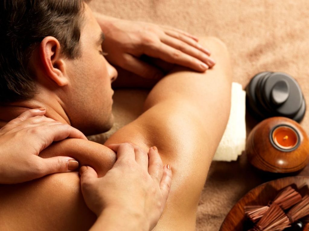 Movimiento de amasado humano esencial para el masaje sueco