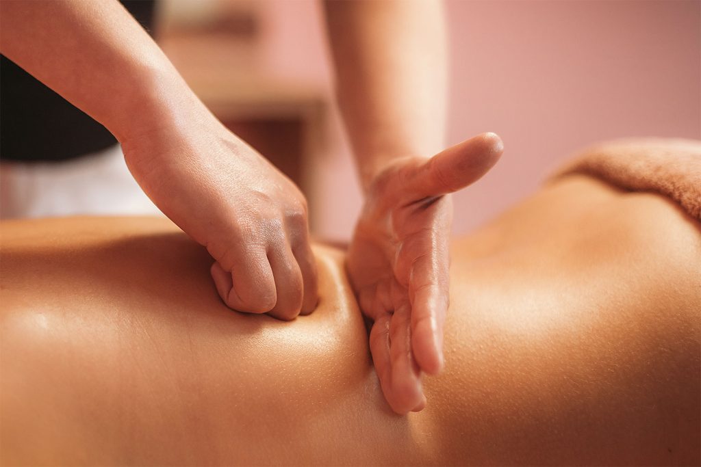Pequeños golpes de vibración para el masaje spa sueco